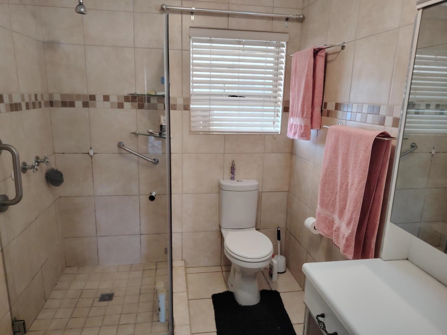To Let 2 Bedroom Property for Rent in Protea Heights Western Cape